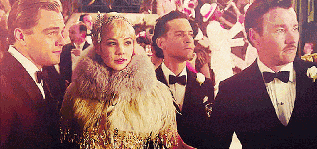 电影中的纸醉金迷,就是他们生活的写照