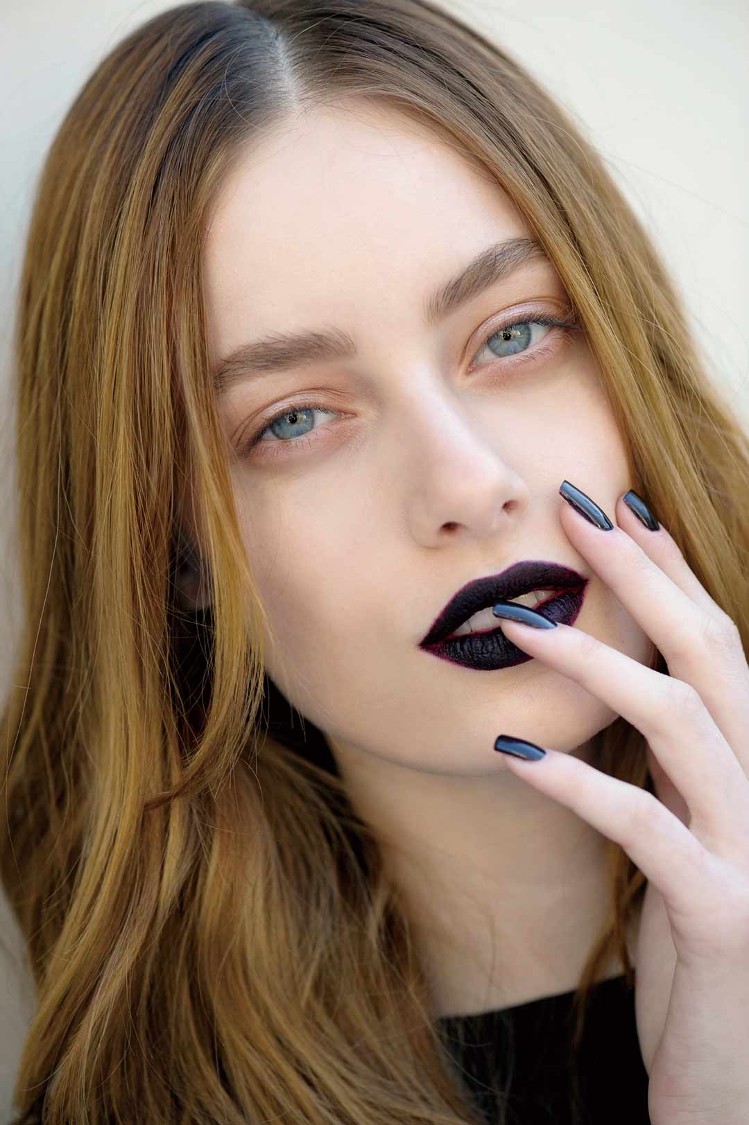 emanuel ungaro t台妆容,这才是最完美的时髦感哥特妆!