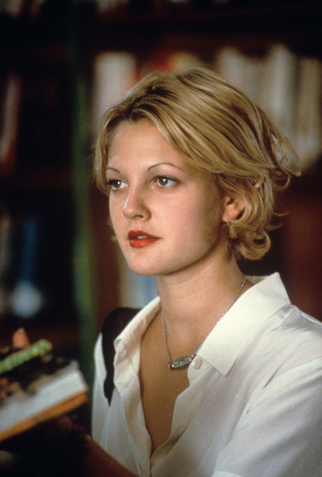 drew barrymore在电影《mad love》中,白衬衫的诱惑力让人无法招架.