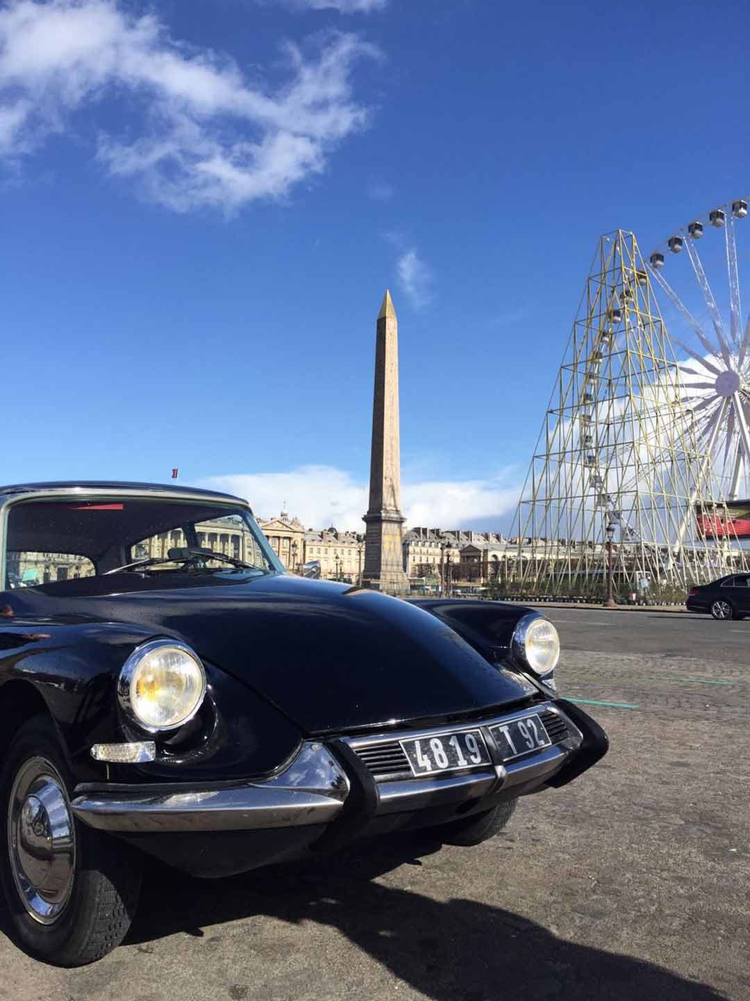 远看方尖碑,好似直插云霄.