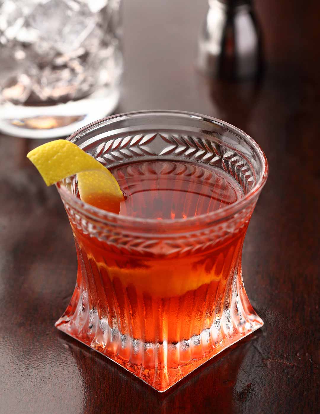 鸡尾酒推荐 sazerac:发源于美国新奥尔良,用黑麦威士忌,樱桃味苦精